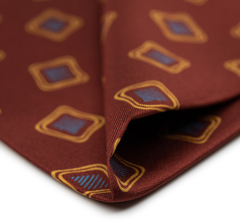 Alter Knabe SIENA Einstecktuch aus Seide front Ansicht geschwungen