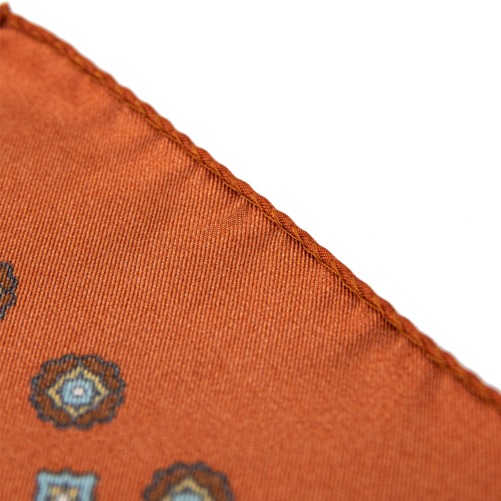 Alter Knabe Einstecktuch ARANCIA aus SEIDE Rückseite Naht