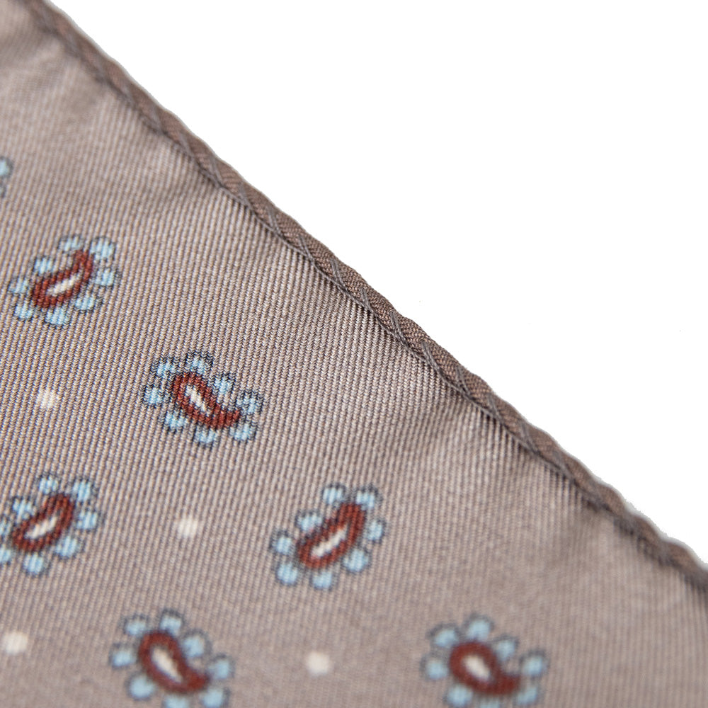 Alter Knabe Einstecktuch Girgio aus Seide Rückseite Naht