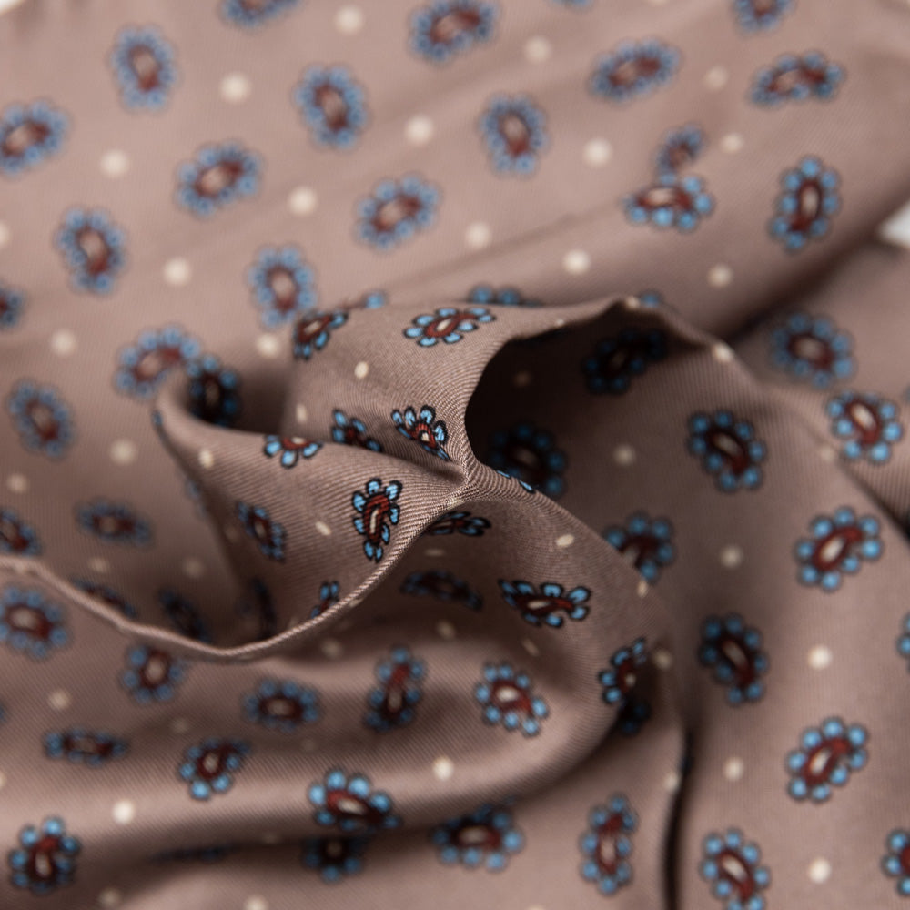 Alter Knabe Einstecktuch Girgio Seide gewickelt