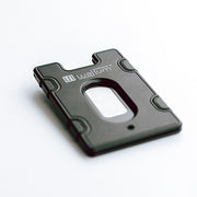 Wallum Wallet M1 ist ein Geldtasche oder besser gesagt ein Kartenhalter mit zusätzlichem Geldschein halter von Visitenkarte bis hin zu Kreditkarte und sonstige Karten wird in Vorarlberg hergestellt CNC Maschinen Material aus Aluminium Farbe schwarz eloxiert Luxus aus Vorarlberg Geschenkideen